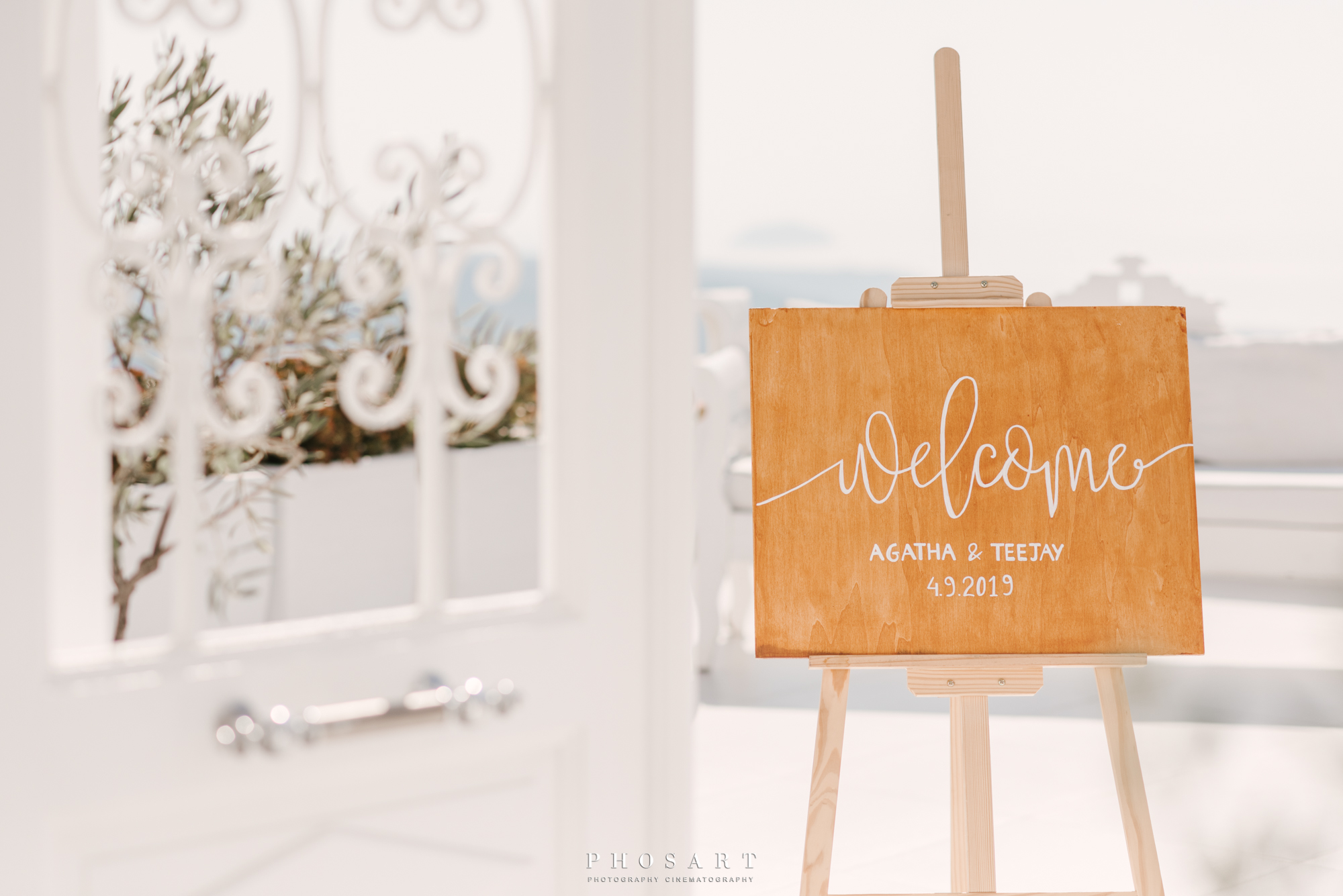 A wooden caballete with canvas that writes welcome Agatha & Teejay