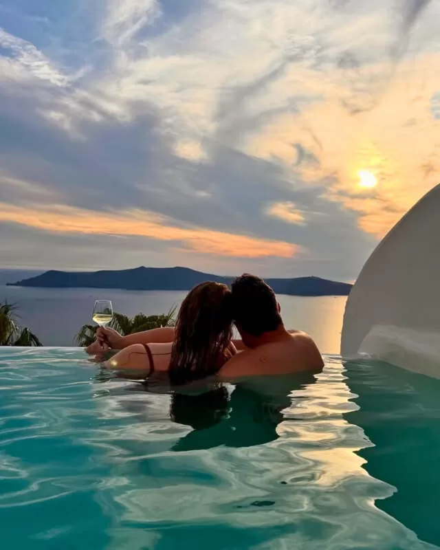 On the edge of the world, wrapped in infinity. Just you, your love, and the endless blue. 🌊💙 

Experience unforgettable moments at Dana Villas & Infinity Suites ☀️

📷 @rachywallz

#danavillas #danavillassantorini #danavillasinfinitysuites #santorini #santorinigreece #summer #summervibes #luxurytravel #luxury #greece #pool #paradise #dreamvacation #InfinitySuites #VacationGoals #TravelInspiration #BeautifulDestinations #Relaxation #TravelVlog #LuxuryGetaway #DestinationParadise #IncredibleViews #SereneEscapes  #luxuryaccommodation